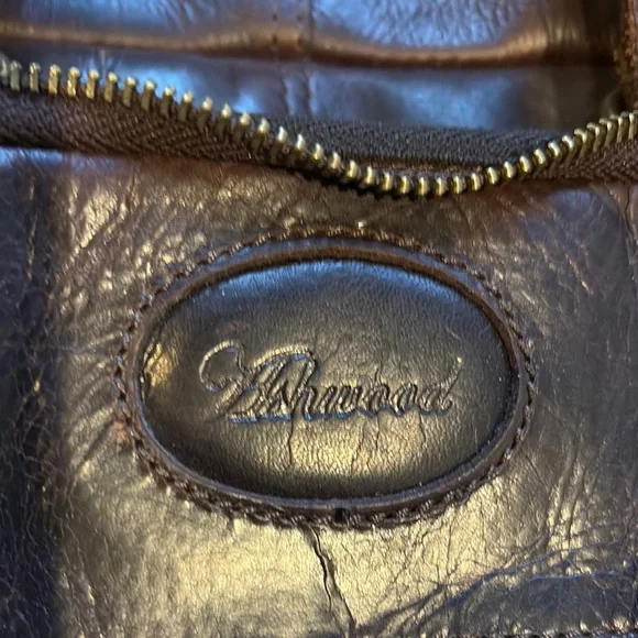 Classic Brown Leather Messenger Bag with Structured Design